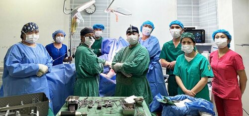 Монголд анх удаа мөрний үеийг бүтэн солих мэс заслыг амжилттай хийжээ